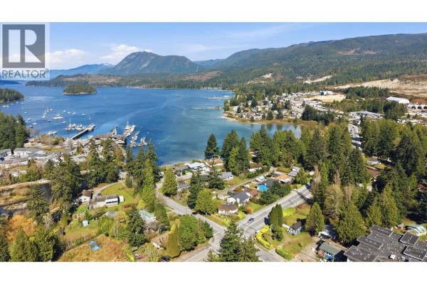 5689 Porpoise Bay Road, Sechelt, BC V0N1V0 Photo 3