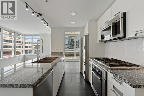 569 2080 West Broadway Street, Vancouver, BC V6J0C7 Photo 2