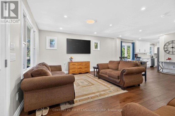 569 Cheapside Street, London East, ON N5Y3X7 Photo 3