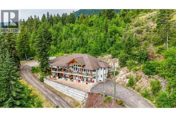 4pc Bathroom - 5694 Trans Canada Highway Nw, Salmon Arm, BC V1E3A2 Photo 2