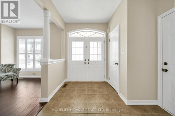 Living room - 57 Bronze Crescent, Bradford West Gwillimbury, ON L3Z0B1 Photo 5
