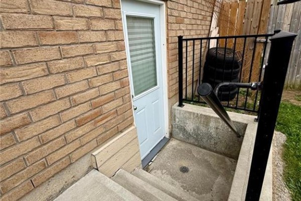 3pc Bathroom - 57 Creek Ridge Street Unit# Lower Unit, Kitchener, ON N2R0B6 Photo 2
