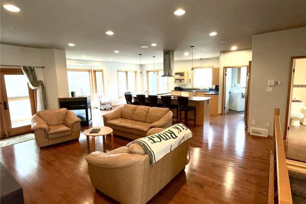Living room - 57 Estates Drive, Elk Ridge, SK S0J0N0 Photo 2