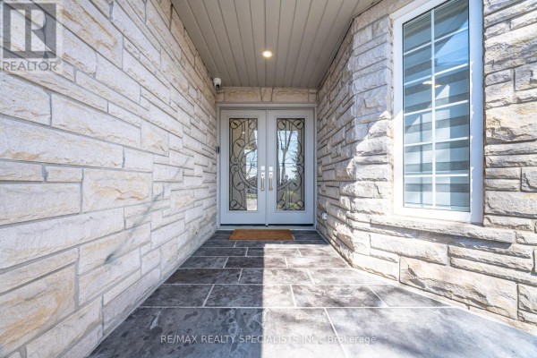 Kitchen - 57 Fairview Road W, Mississauga, ON L5B1K7 Photo 4