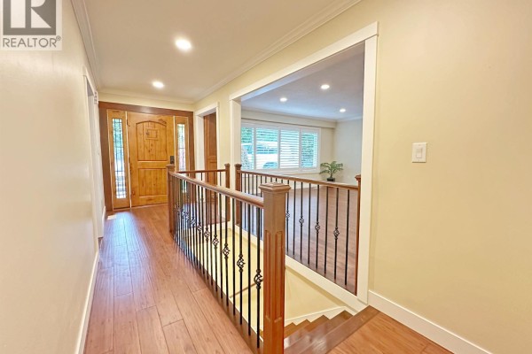57 Glenmore Drive, West Vancouver, BC V7S1A5 Photo 2