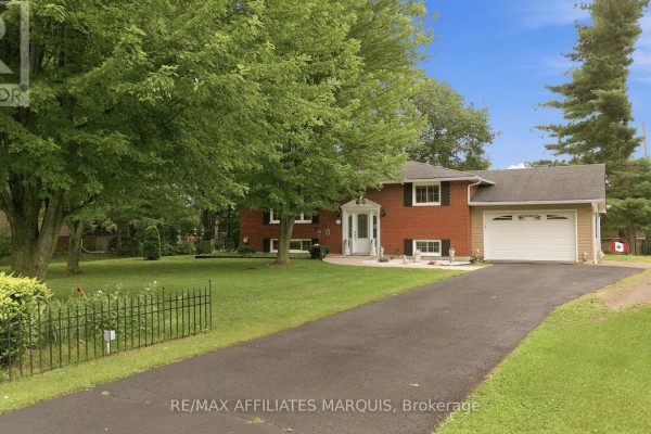 Living room - 57 Golf Club Road, Rideau Lakes, ON K7A4S5 Photo 3