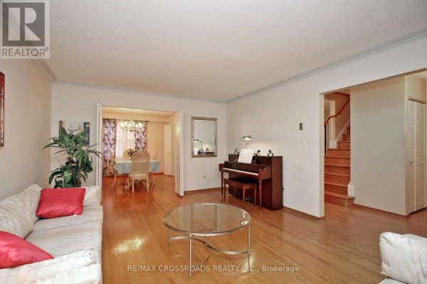 Dining room - 57 Kimberdale Crescent, Toronto, ON M1W1Y4 Photo 4
