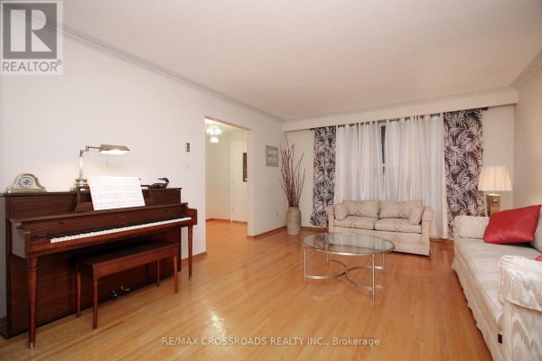 Dining room - 57 Kimberdale Crescent, Toronto, ON M1W1Y4 Photo 5