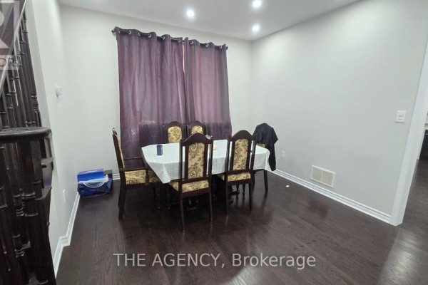 Kitchen - 57 Leadenhall Road, Brampton, ON L7A4G2 Photo 4