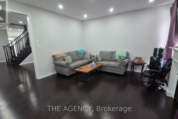 Kitchen - 57 Leadenhall Road, Brampton, ON L7A4G2 Photo 5
