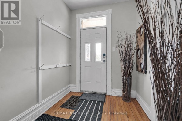 Primary Bedroom - 57 Lees Avenue, Ottawa, ON K1S0B8 Photo 5