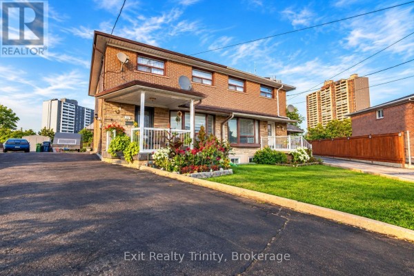 57 Lindylou Road, Toronto, ON, photo 2