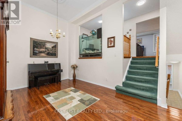 Dining room - 57 Stornwood Court, Brampton, ON L6W4J1 Photo 4
