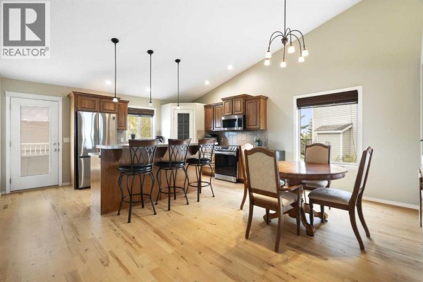 57 Thornfield Close Se, Airdrie, AB, photo 2
