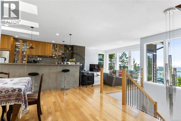 Entrance - 570 Cumberland Pl, Nanaimo, BC V9T4S5 Photo 5