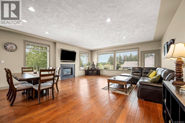 Kitchen - 570 Spitfire Dr, Comox, BC V9M0A1 Photo 2