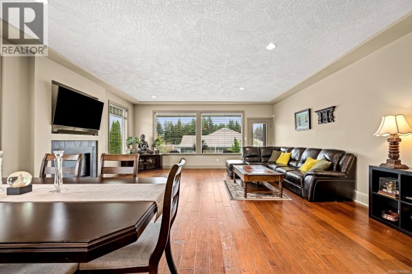 Dining room - 570 Spitfire Dr, Comox, BC V9M0A1 Photo 3