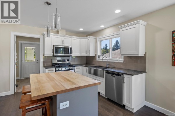 Kitchen - 5702 Amsterdam Cres, Nanaimo, BC V9T5J4 Photo 4