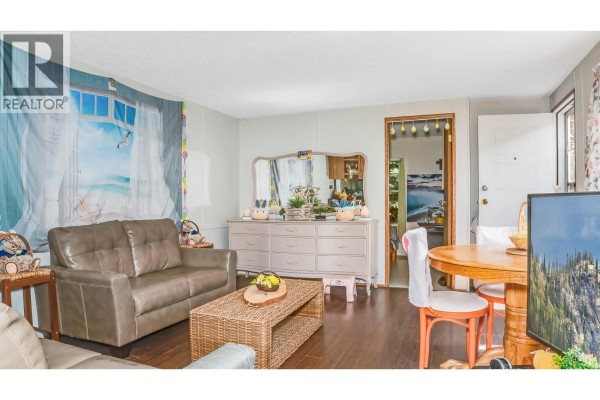 4pc Bathroom - 5702 Bertha Road, Kitchener, BC V0B1W1 Photo 5