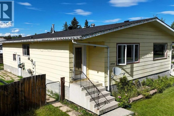 5704 Westhaven Drive, Edson, AB, photo 2