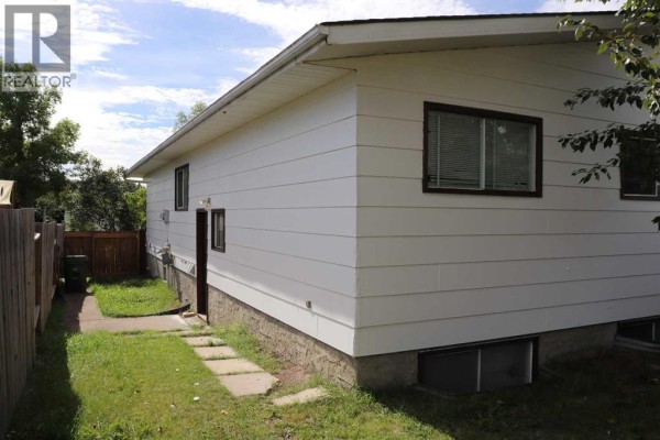 5706 West Haven Drive, Edson, AB, photo 2