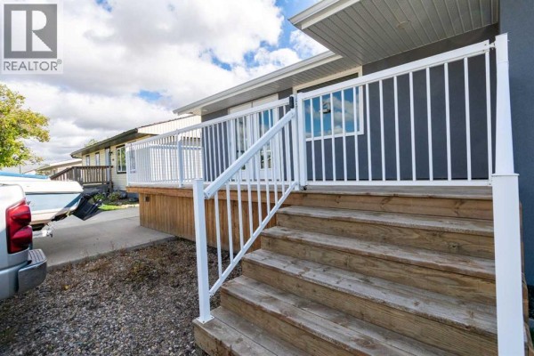 Primary Bedroom - 5707 46 Avenue, Stettler, AB T4K1J2 Photo 5