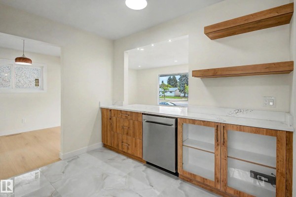 Family room - 5707 90 Av Nw, Edmonton, AB T6B0P1 Photo 4