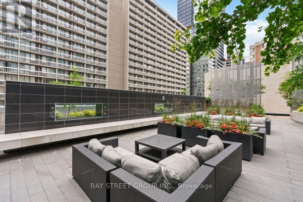 Bedroom 2 - 5709 - 386 Yonge Street, Toronto, ON M5B0A5 Photo 4