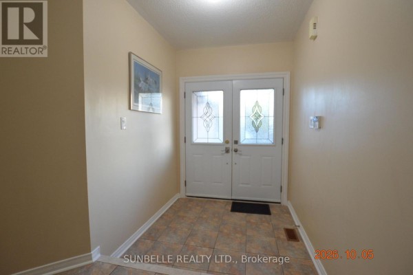 Eating area - 5709 Volpe Avenue, Mississauga, ON L5V3A5 Photo 4