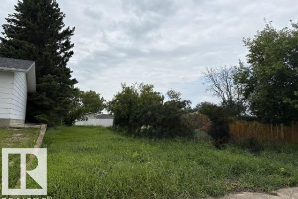 5714 55 St, Vegreville, AB T9C1J6 Photo 2
