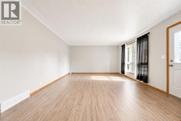 4pc Bathroom - 5716 53 Street, Taber, AB T1G1W5 Photo 4