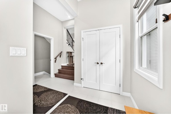 Family room - 5718 175a Av Nw, Edmonton, AB T5Y0T7 Photo 4