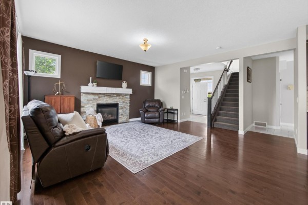 Kitchen - 5718 42 St, Beaumont, AB T4X0C2 Photo 3