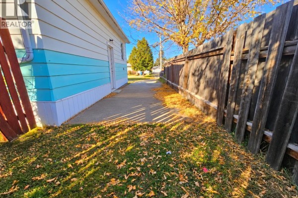 Kitchen - 572 103rd Street, North Battleford, SK S9A1J7 Photo 2