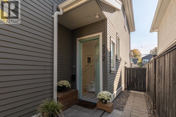572 E 16th Avenue, Vancouver, BC V5T2V2 Photo 3
