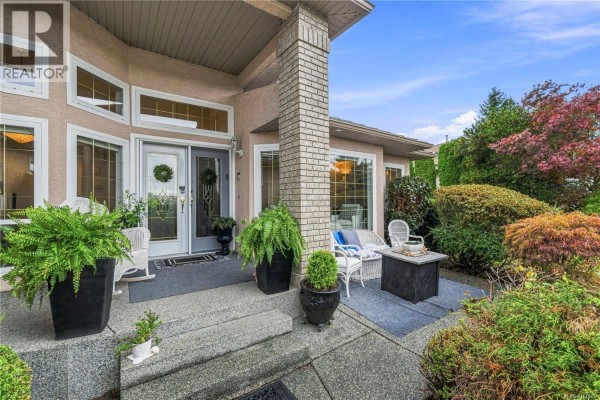 572 Tournament Tour, Qualicum Beach, BC, photo 2