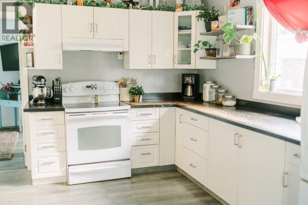 Kitchen - 5720 50a Avenue, Stettler, AB T4K1C5 Photo 4