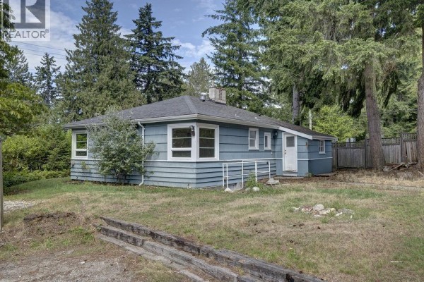 5724 Porpoise Bay Road, Sechelt, BC V0N3A3 Photo 3