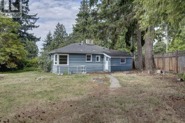 5724 Porpoise Bay Road, Sechelt, BC V0N3A3 Photo 4
