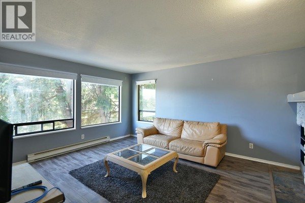 5727 Trail Avenue, Sechelt, BC V7Z0H8 Photo 5