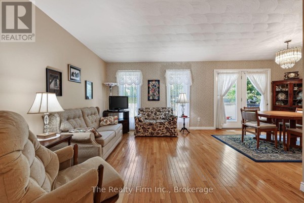 Living room - 573 Lansdowne Avenue, Woodstock, ON N4T1R6 Photo 5