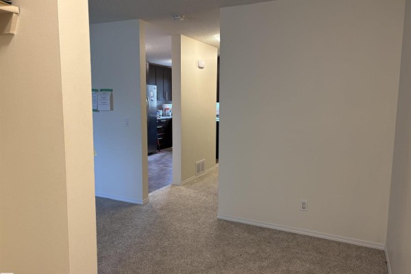 Dining room - 5731 144 Av Nw, Edmonton, AB T5A1K6 Photo 2