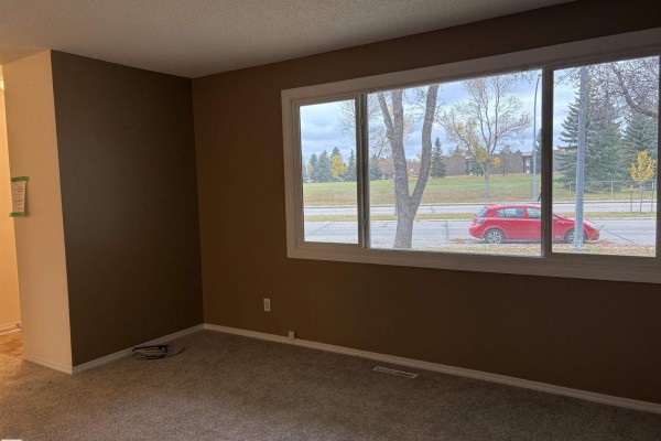 Primary Bedroom - 5731 144 Av Nw, Edmonton, AB T5A1K6 Photo 4
