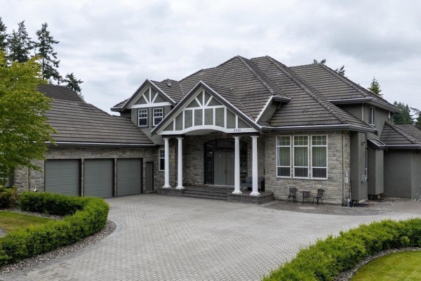 5733 136b Street, Surrey, BC V3X3N9 Photo 2