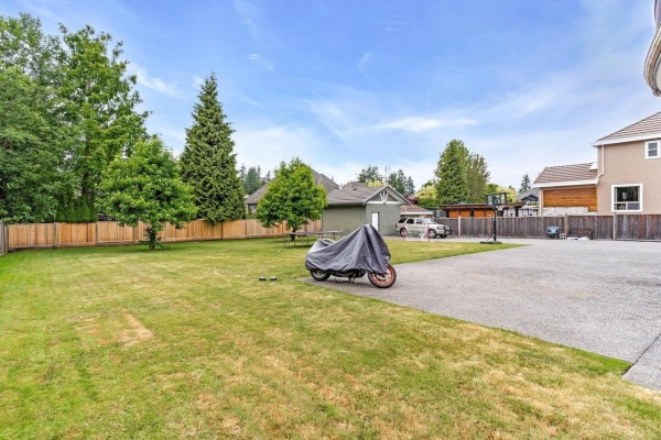 5733 136b Street, Surrey, BC V3X3N9 Photo 5