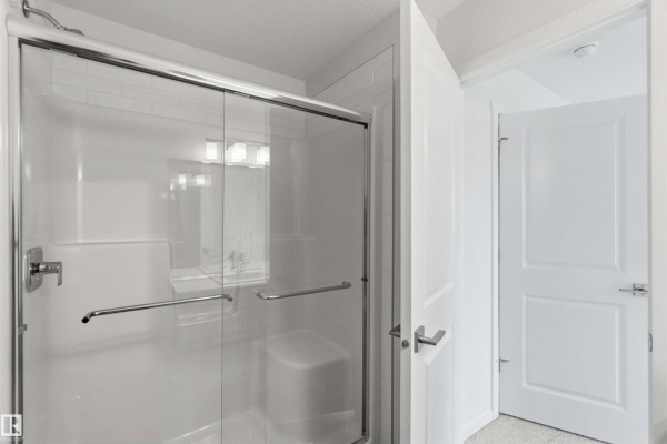 Kitchen - 5733 Hawthorn Cm Sw Sw, Edmonton, AB T6X3K8 Photo 3