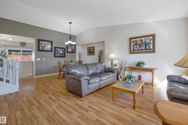 5735 152a Av Nw, Edmonton, AB, photo 3