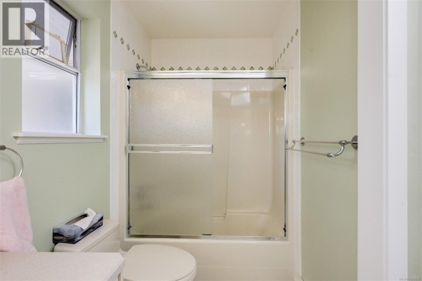 574 Cedar Cres, Cobble Hill, BC, photo 2