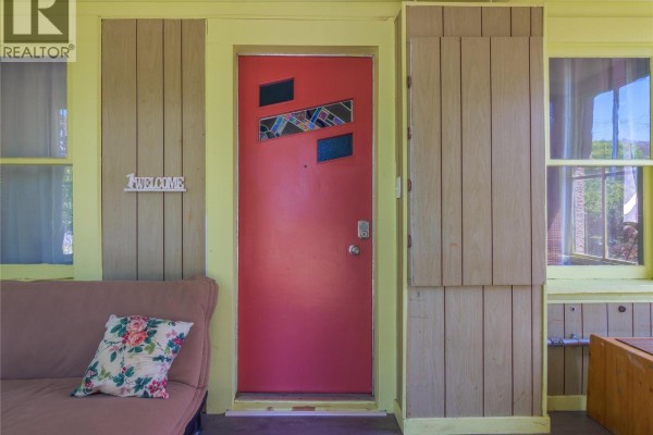 Bedroom - 574 Van Horne Street, Penticton, BC V2A4K8 Photo 5