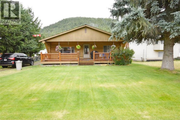 5741 Scott Road, Falkland, BC, photo 2